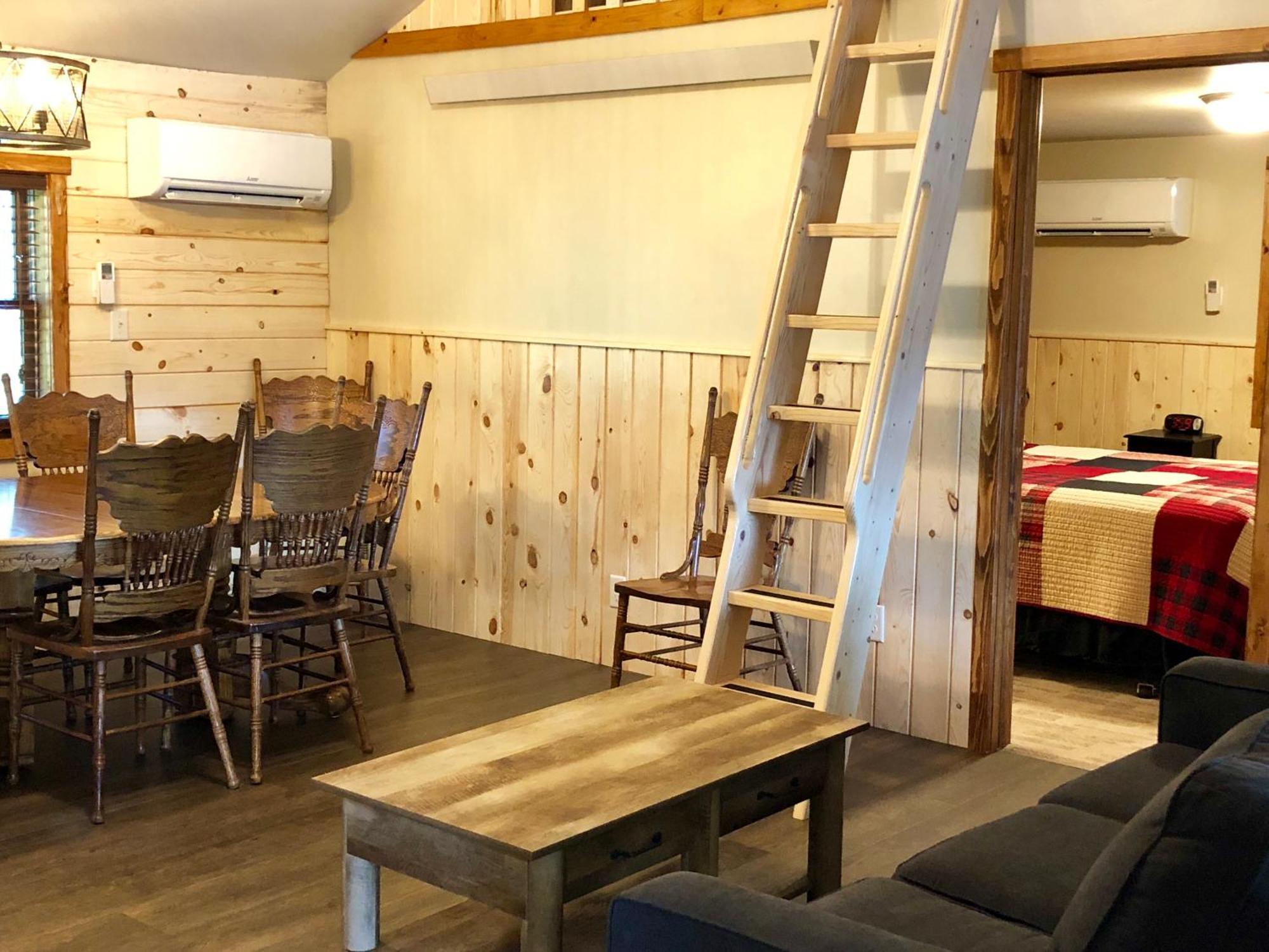 Rockerville Lodge & Cabins Кістон Номер фото